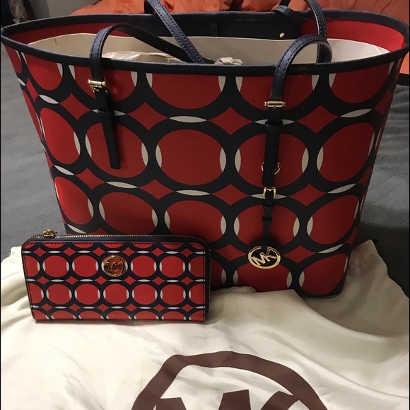 Michael Kors Handbags - MK Tote Bag with Wallet and storage bag